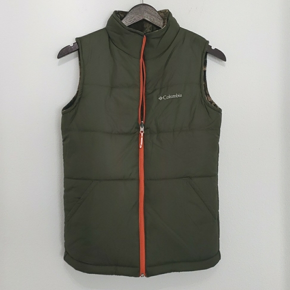 COLUMBIA REVERSIBLE CAMO PUFFER VEST, Boy's Size: 14/16, $40 - Picture 3 of 12